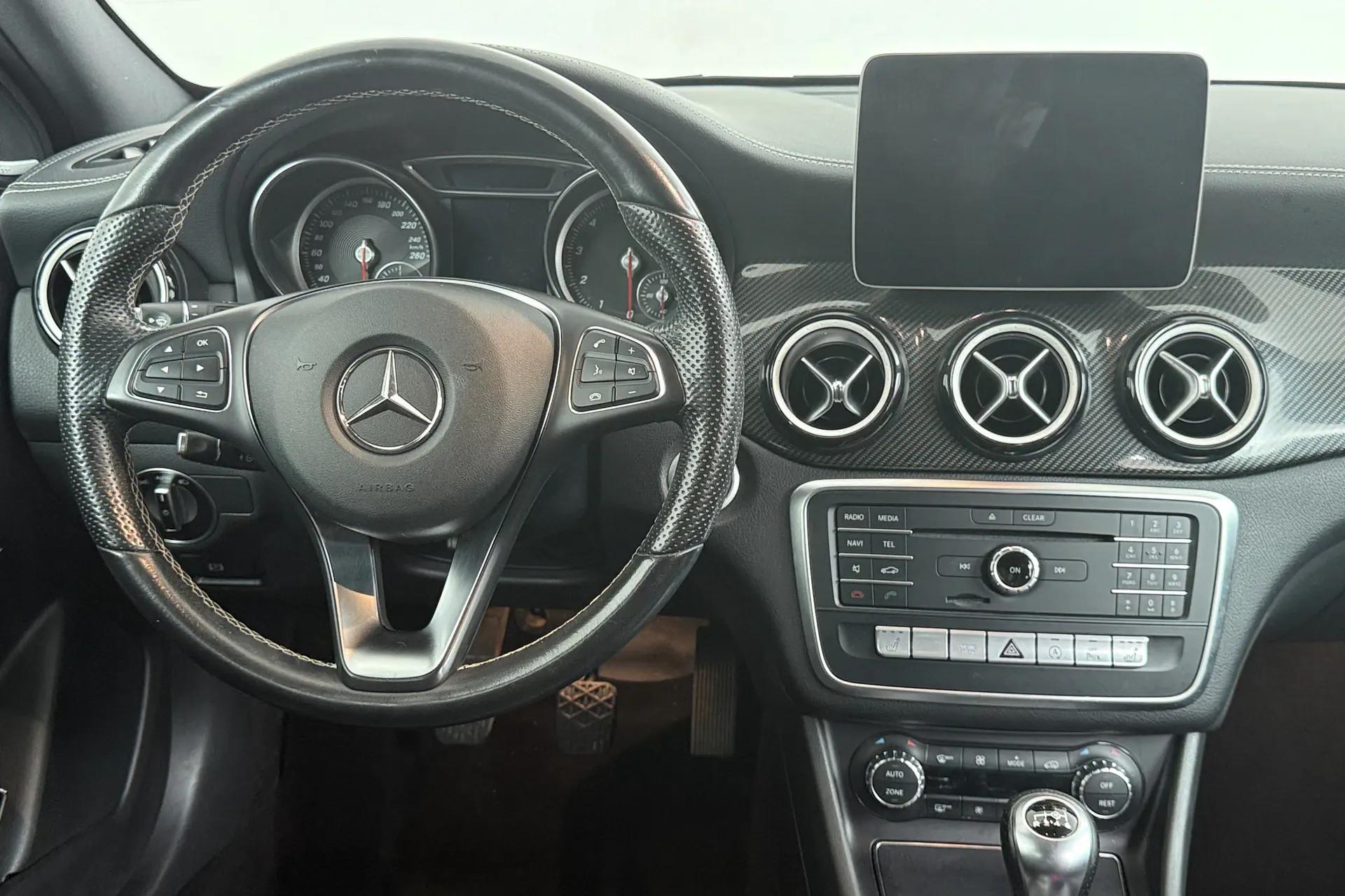 Mercedes-Benz GLA Bordeaux vue 4 Mercedes-Benz GLA en leasing sans apport à Bordeaux — vue 4