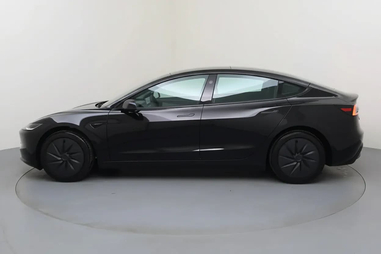 Tesla Model 3 Bordeaux vue 2 Tesla Model 3 en leasing sans apport à Bordeaux — vue 2