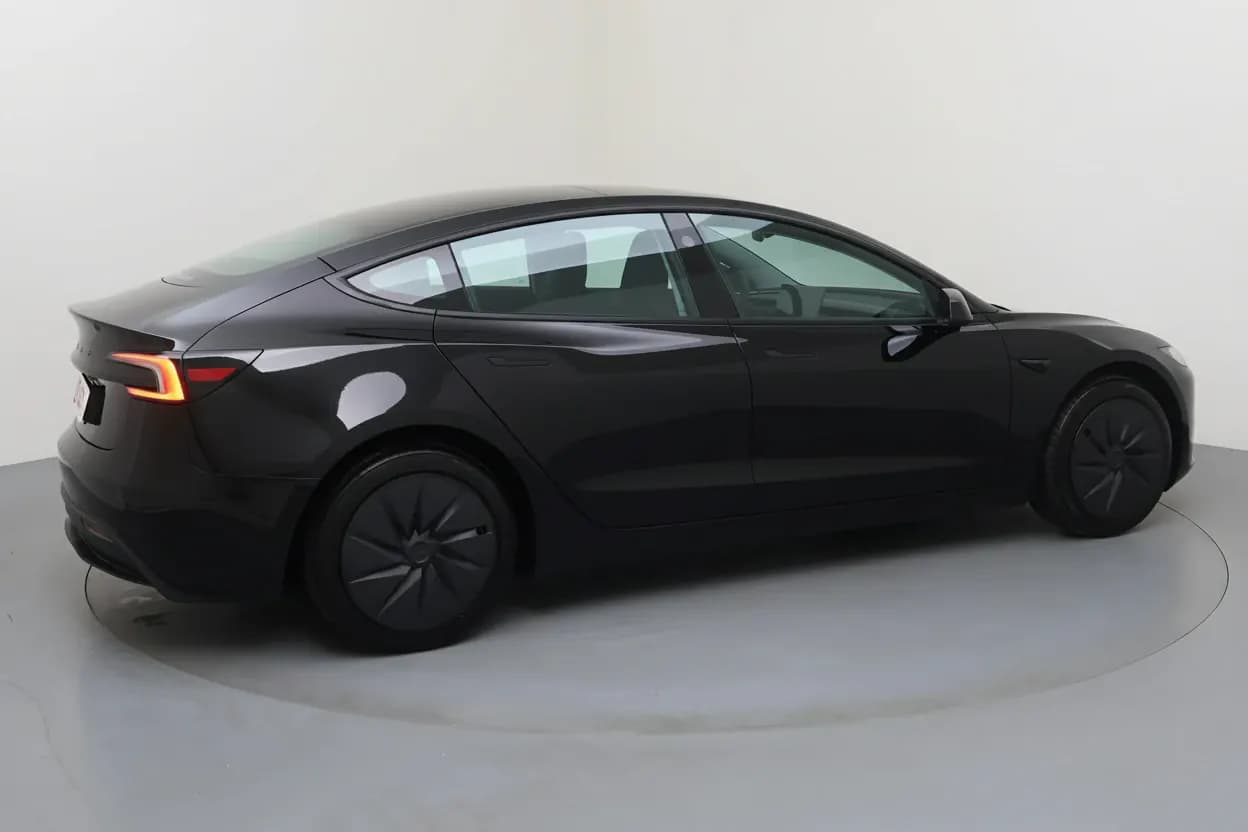 Tesla Model 3 Bordeaux vue 3 Tesla Model 3 en leasing sans apport à Bordeaux — vue 3
